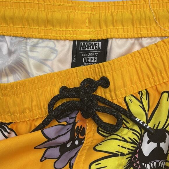 LMARVEL Men’s Small Flowered Yellow Shorts - Picture 3 of 4